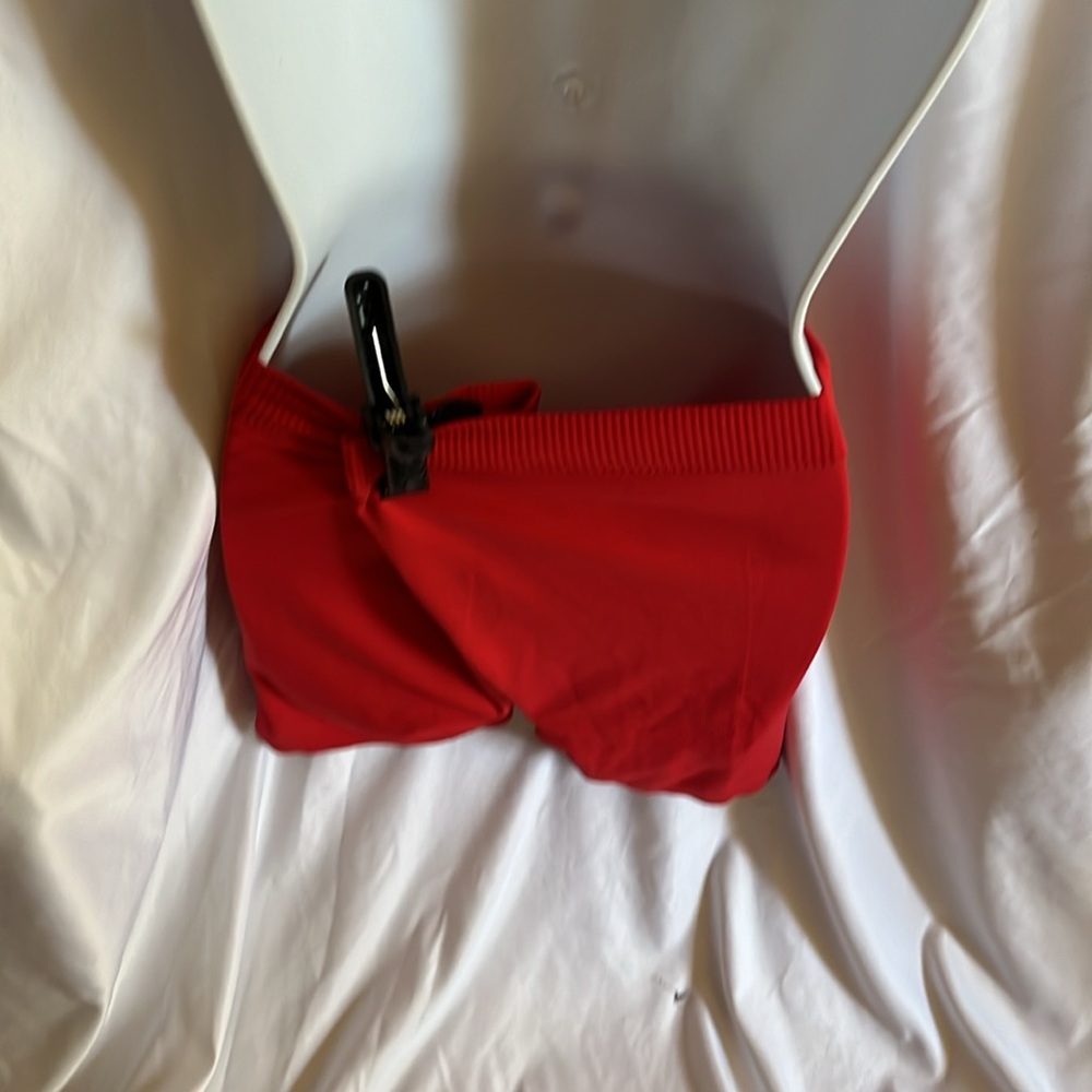 Red shorts - Picture 2 of 3